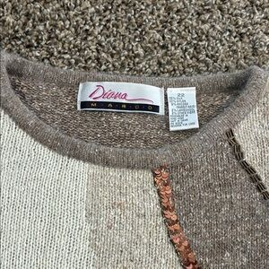 Vintage 80’s modern chic stylish and comfortable sweater.